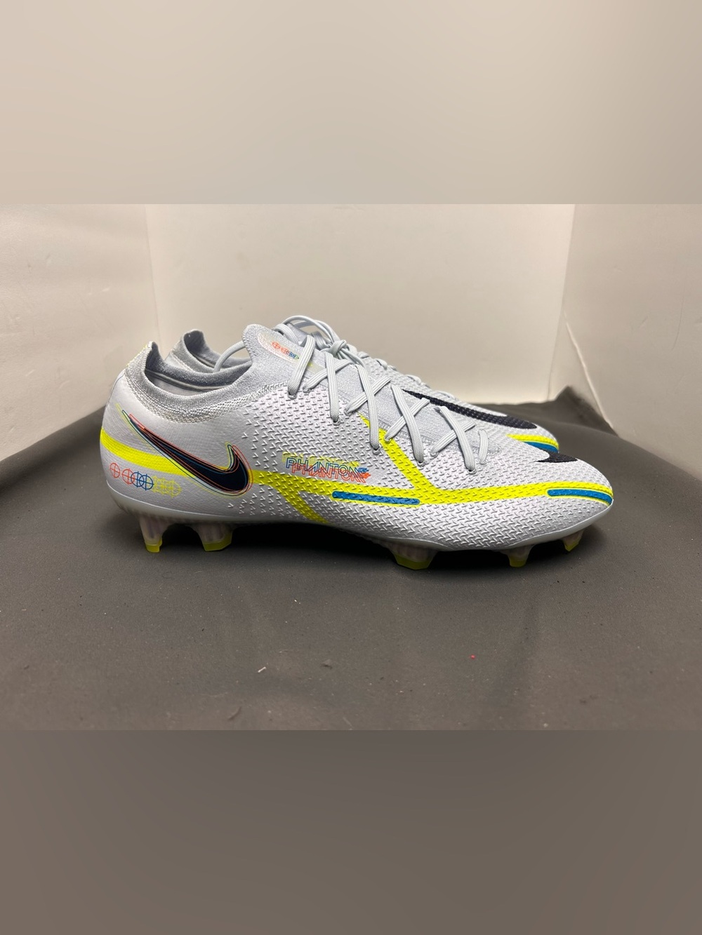 Nike Phantom GT2 Elite FG Volt Gray Soccer Cleat Men’s Size 12.5. CZ9890-055
